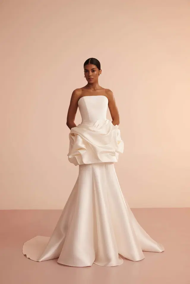 L407 by Ariamo Light: Trumpet silhouette, straight neckline, sleeveless, mikado