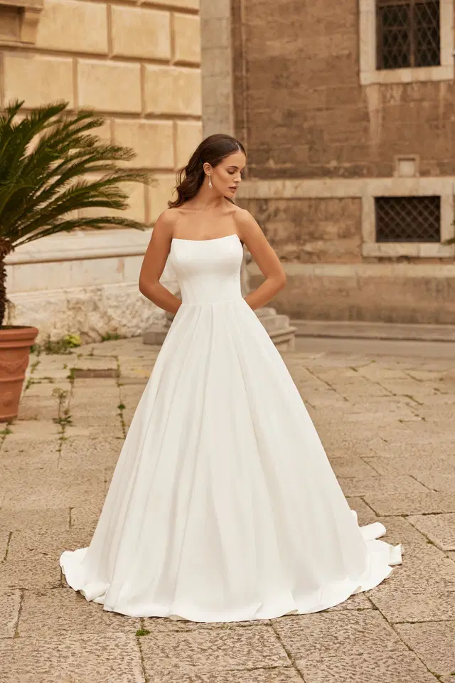 8320 by Monica Loretti: A-Line silhouette, sleeveless, satin