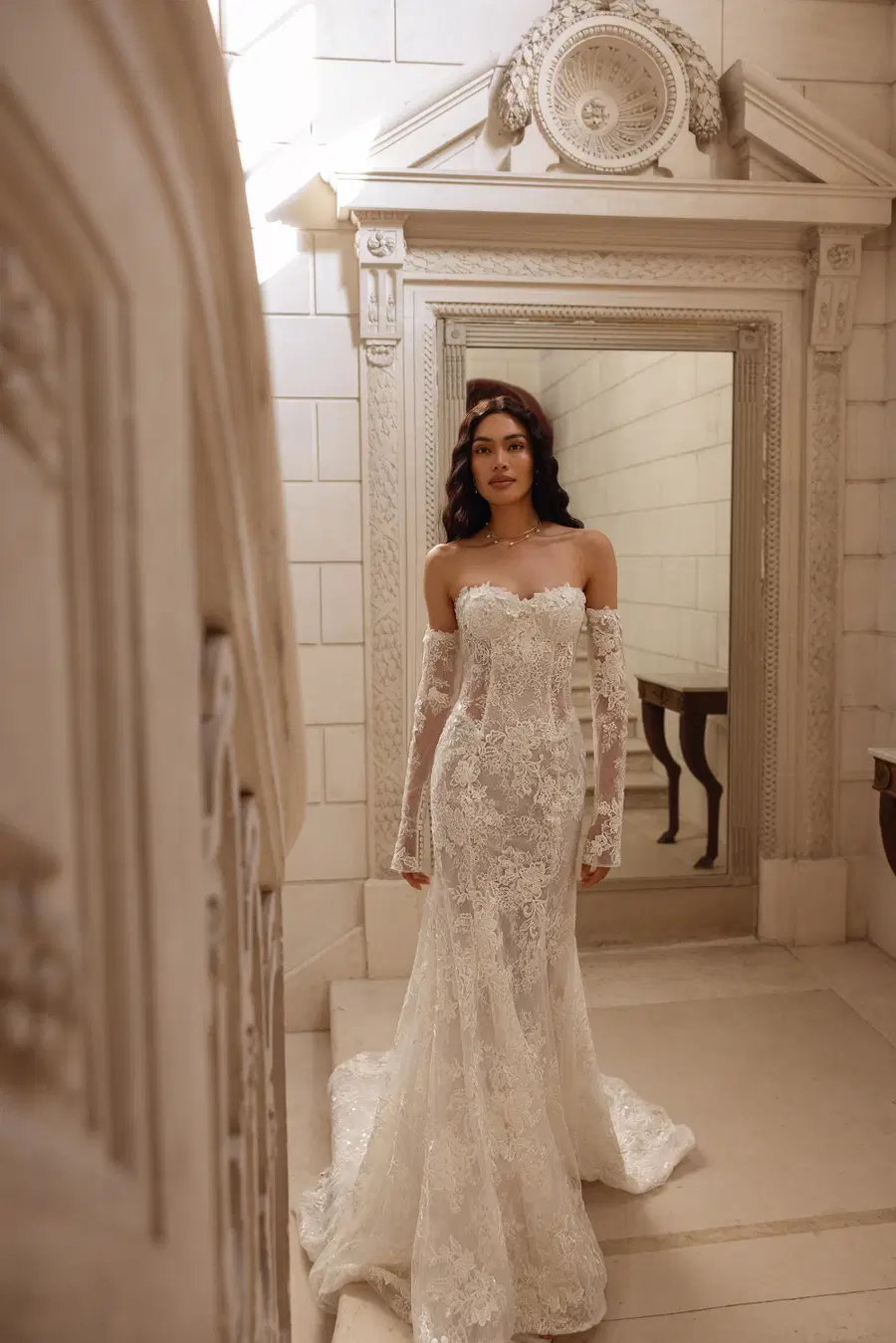 Dareia by Ella Novia: Mermaid silhouette, sweetheart neckline, separate sleeves, lace