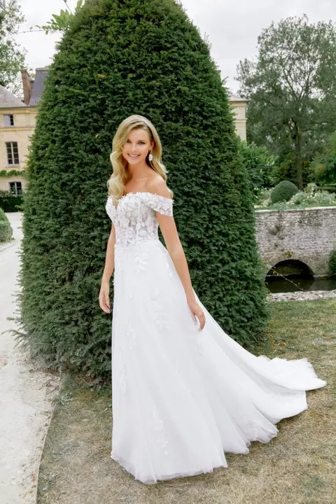 Style 44520 wedding dress by Sincerity Bridal, A-line, tulle
