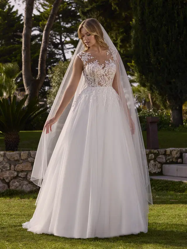 DEMELZA by Ladybird: Princess silhouette, boat neck neckline, sleeveless, tulle