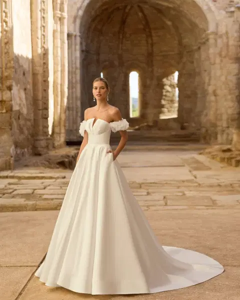 Pluma wedding dress by Adriana Alier, A-line, chiffon