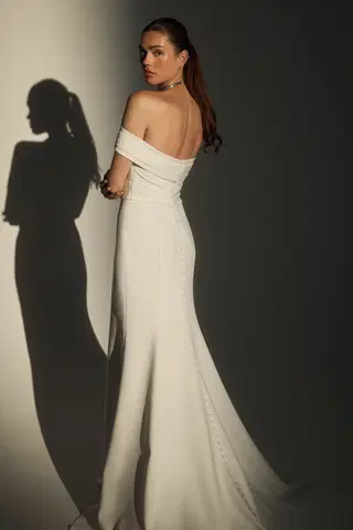 LE168 by Casablanca Bridal - view 3 of 7