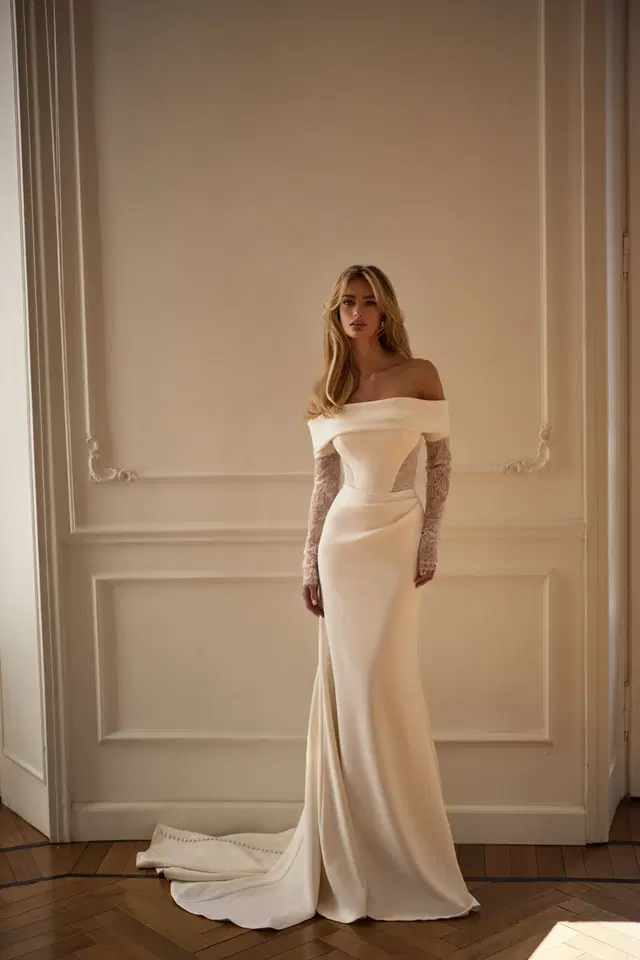 Corlienne by Milla Nova: Mermaid silhouette, straight neckline, sleeveless, crepe