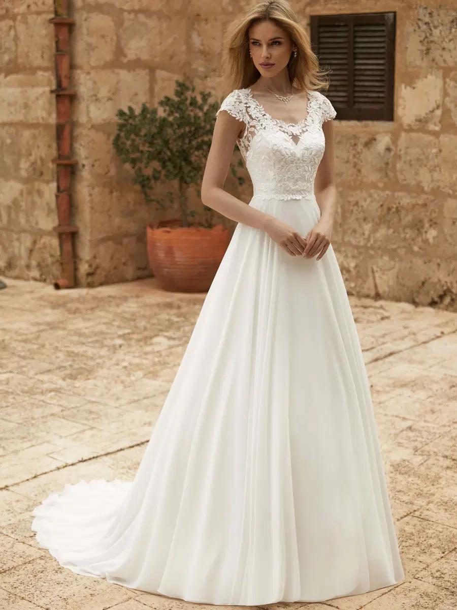 TAMARA by Bianco Evento: A-Line silhouette, sweetheart neckline, cap sleeves, lace