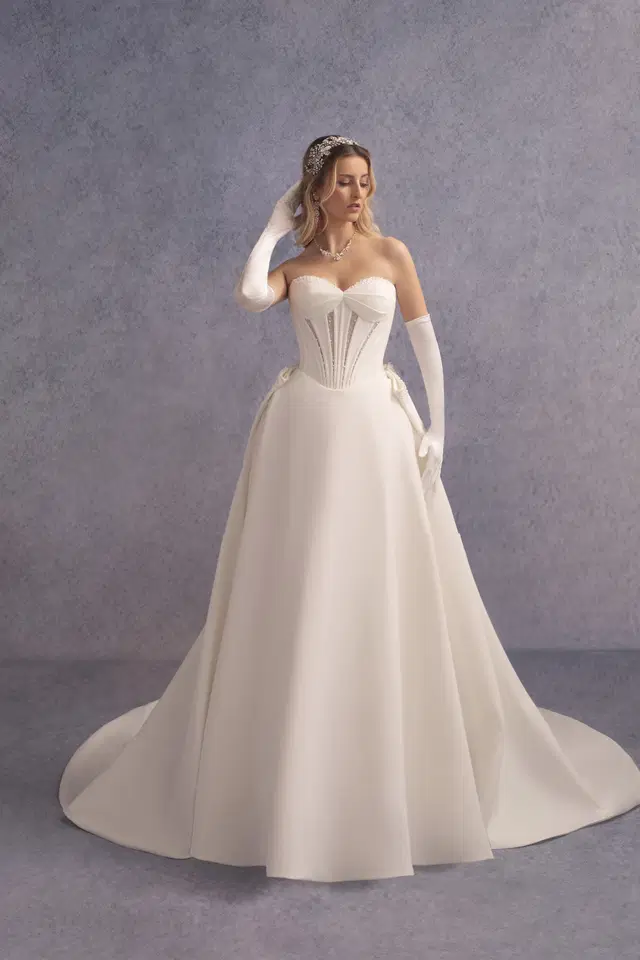 Sofiana by Donna Salado Bridal: A-Line silhouette, sweetheart neckline, sleeveless, crepe