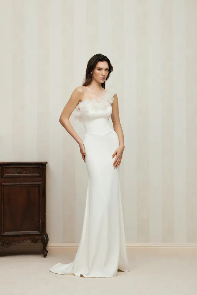 Nina by Anne Mariée: straight neckline, sleeveless, satin