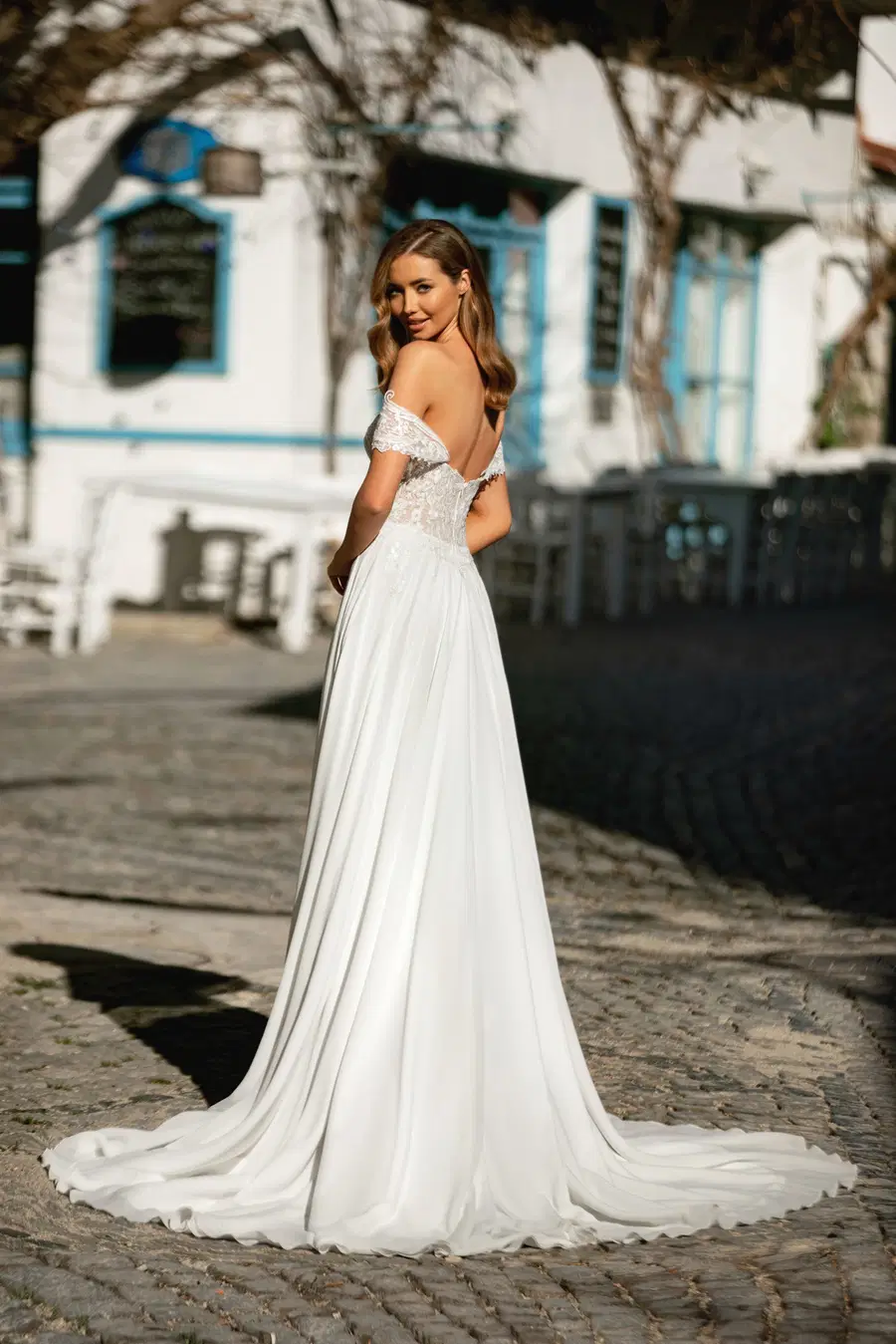 8181 Off-shoulders sleeves by Monica Loretti - view 3 of 3