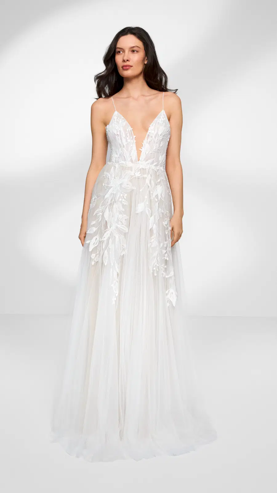 Howee by Anna Kara: A-Line silhouette, deep V-neck neckline, separate sleeves, lace