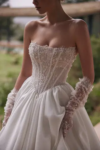 Aimee by Eva Lendel - view 4 of 4
