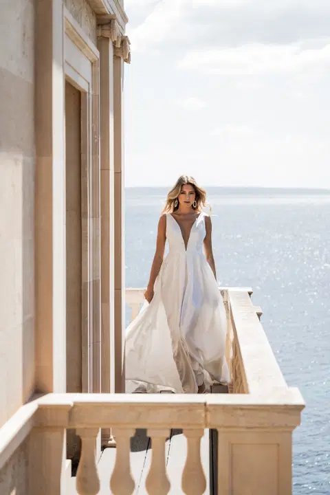 Kendal wedding dress by Fan Xia, A-line, satin
