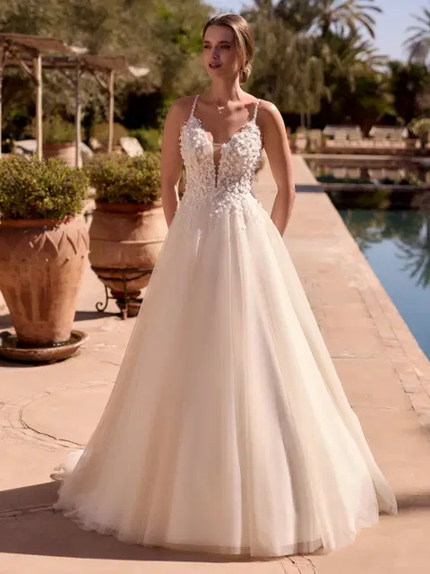 Ariana wedding dress by Bianco Evento, princess, lace