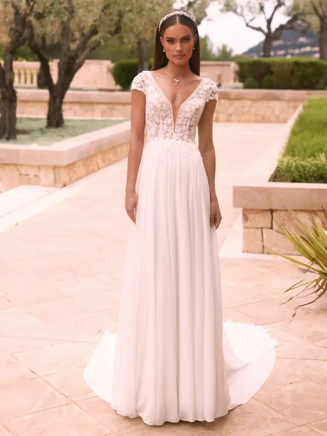 Croceus by Bianco Evento: A-Line silhouette, deep V-neck neckline, cap sleeves, lace