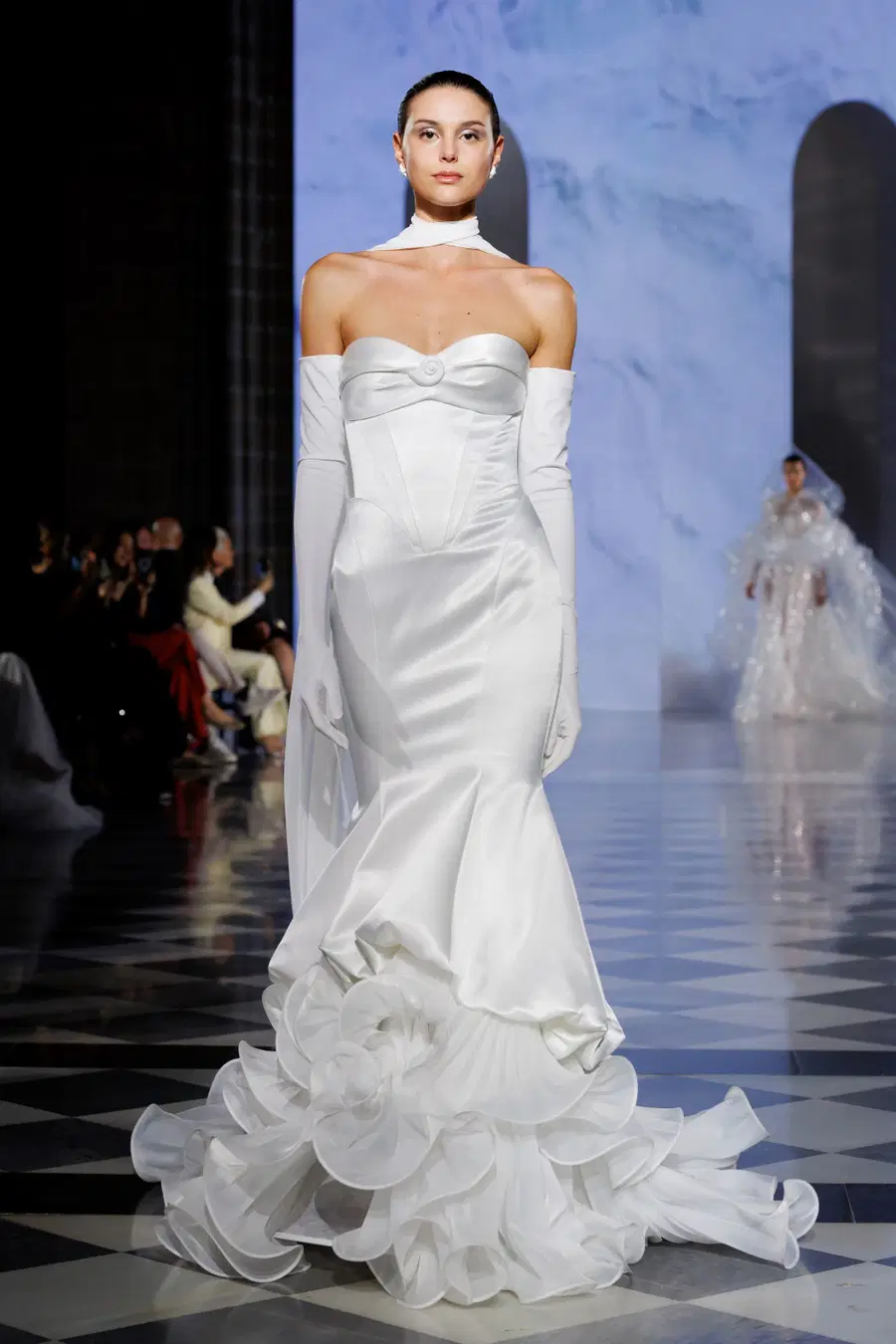 Avaris by Milla Nova: Mermaid silhouette, sweetheart neckline, satin