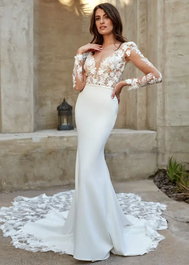 DAPHNE by Dando London: Fit & Flare silhouette, V-neck neckline, long sleeves, crepe
