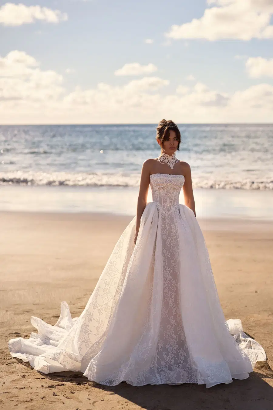 Monica by Milla Nova: A-Line silhouette, straight neckline, detachable sleeves, chantilly