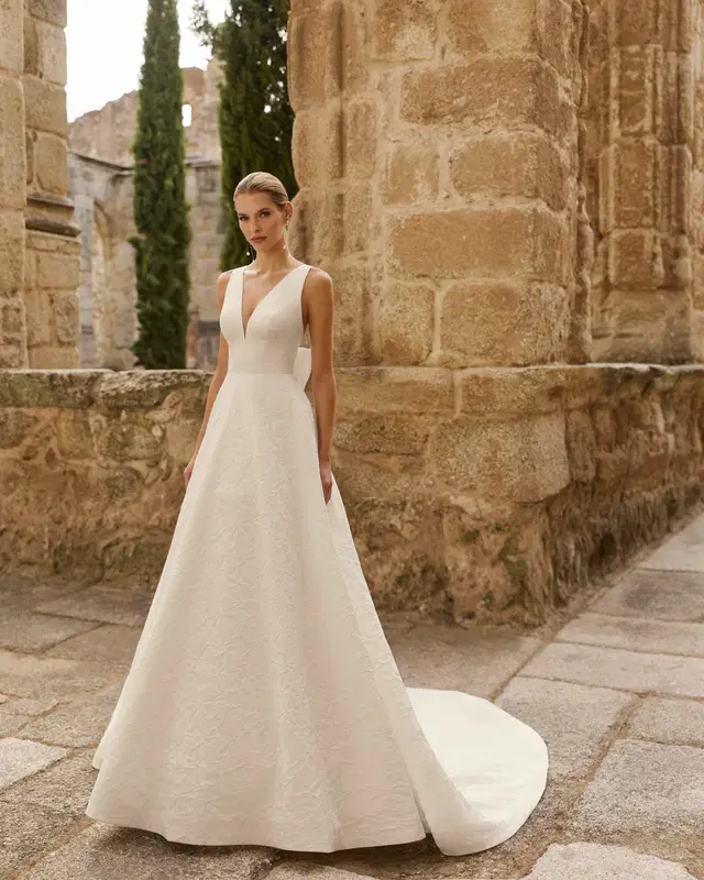 POTOSI by Adriana Alier: A-Line silhouette, deep V-neck neckline, sleeveless, brocade