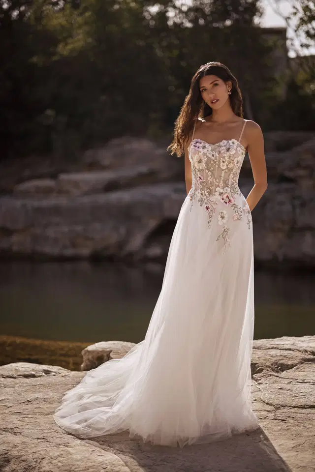 27108 by Très Chic: A-Line silhouette, sweetheart neckline, sleeveless, tulle