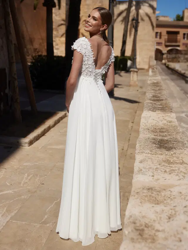 Yasmina by Bianco Evento - view 2 of 4