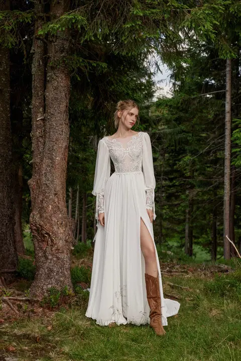 Clyde wedding dress by Ariamo Boho, A-line, chiffon