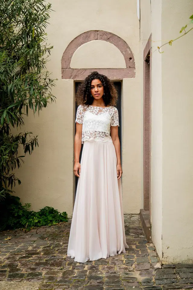 Rock Isla Rosé by noni Selected: Two-Piece silhouette, chiffon