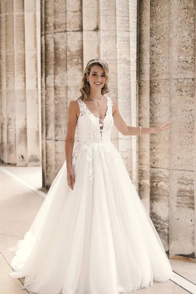 Chiara by Amo & Luv: Ball Gown silhouette, deep V-neck neckline, sleeveless, tulle