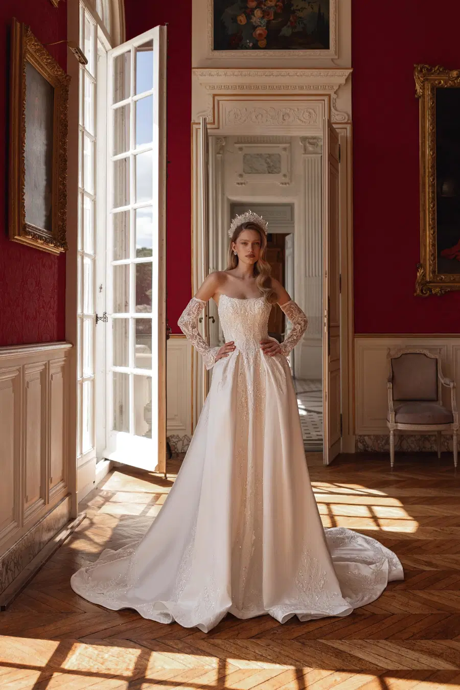 Eulalia by Maks Mariano: Princess silhouette, straight neckline, lace