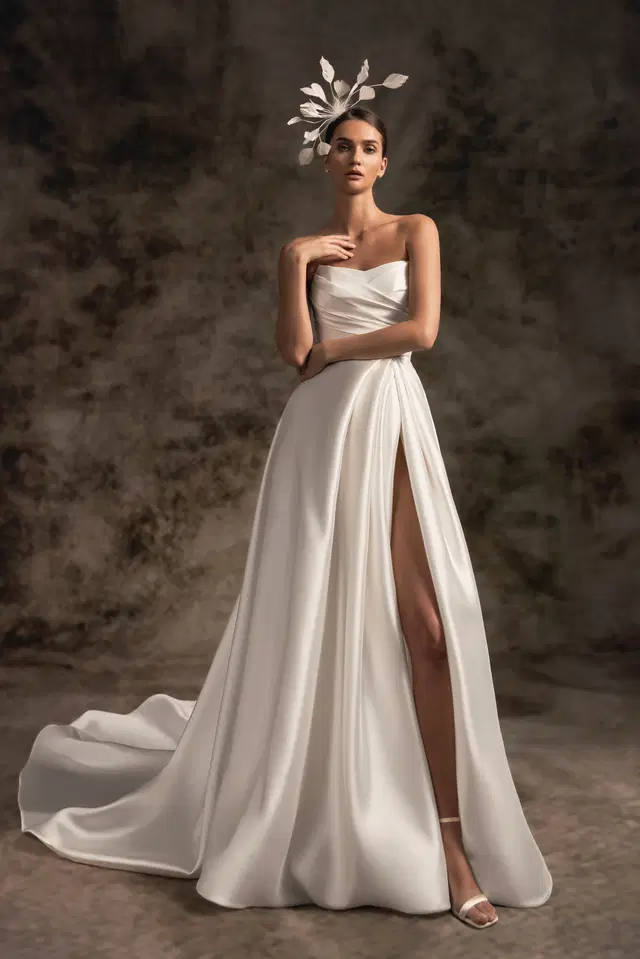 Devi by Wona Concept: A-Line silhouette, sweetheart neckline, sleeveless, mikado