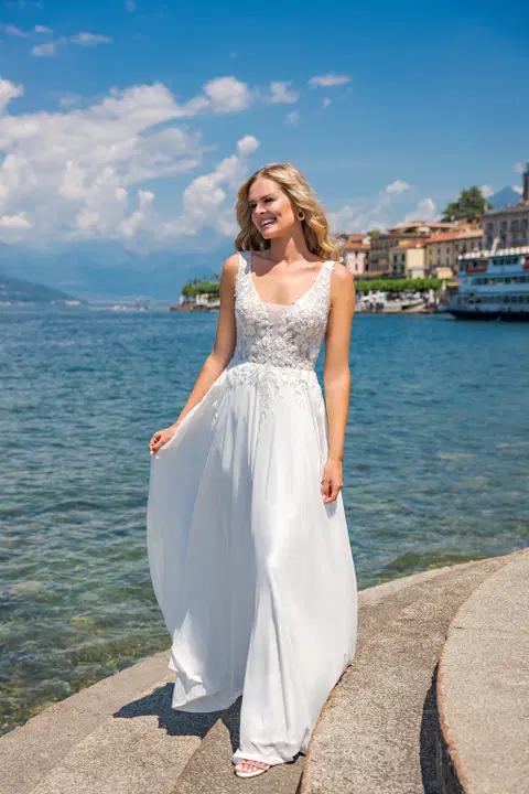 VN56 ivory wedding dress by Vera Nova, A-line, tulle