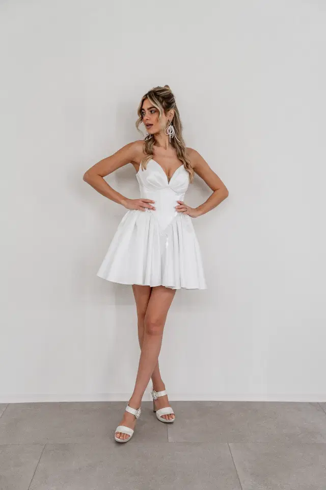 Shirin by Fan Xia: Short silhouette, sweetheart neckline, satin