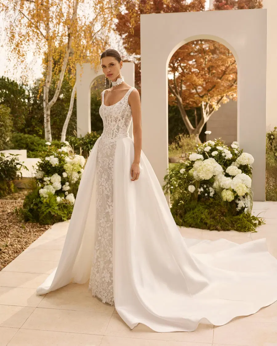NESS by Rosa Clara: Mermaid silhouette, scoop neckline, sleeveless, lace