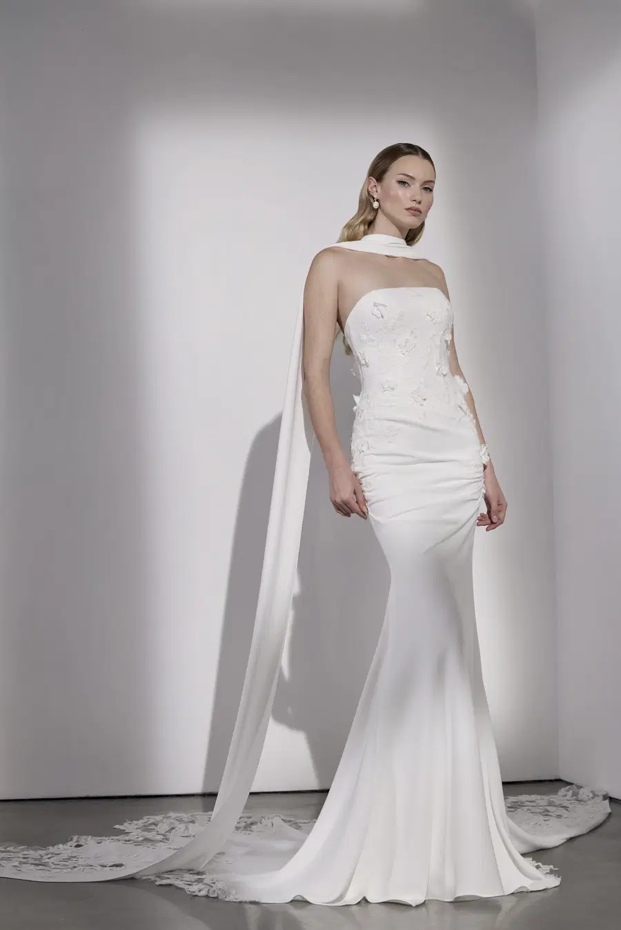 London by Avenue by Josephine Scott: Trumpet silhouette, straight neckline, sleeveless, crepe
