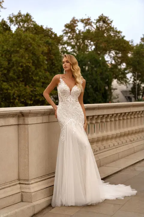 Style 8278 wedding dress by Monica Loretti, fit & flare, chiffon