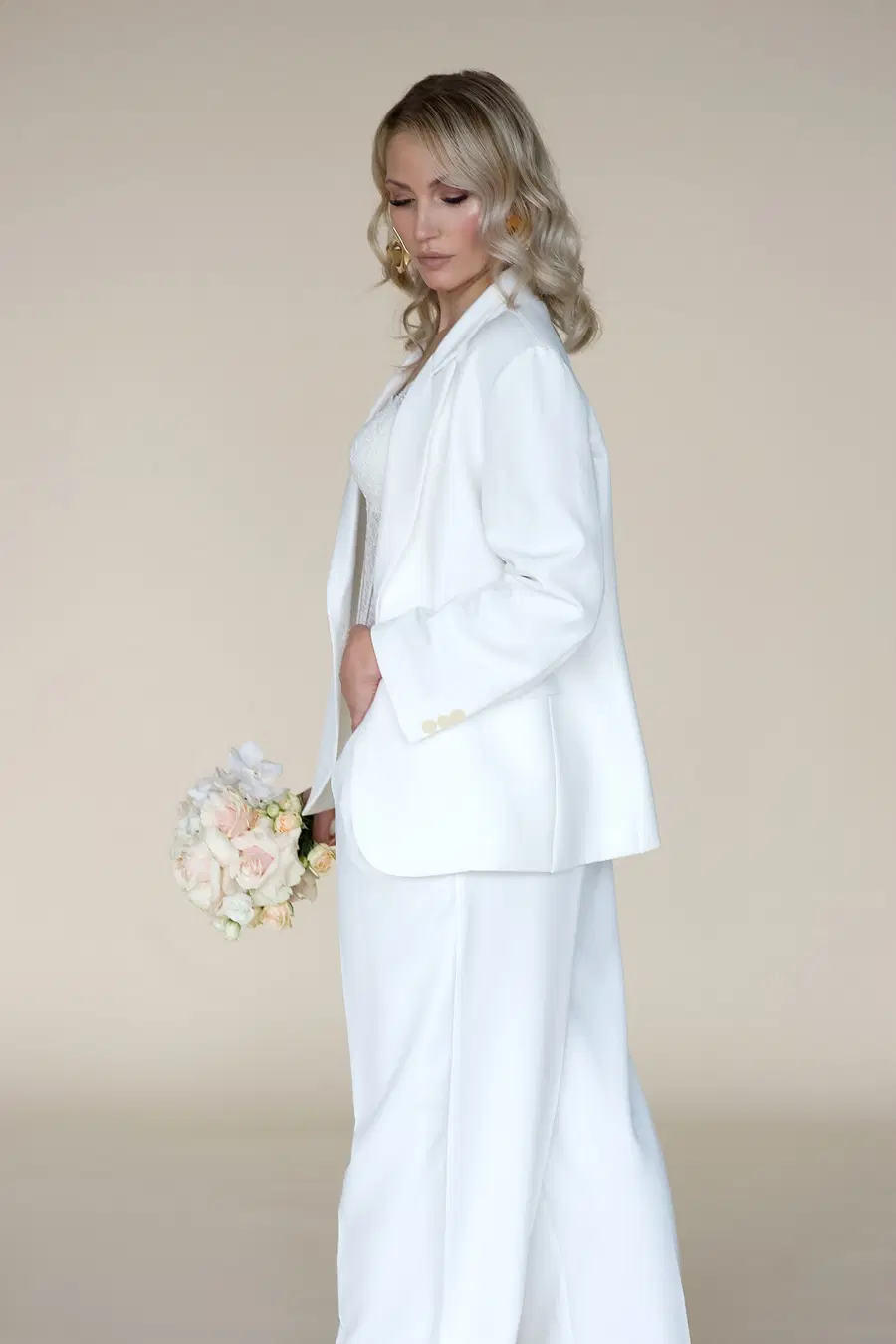Brautoutfit van Mr. & Mrs. Huebner - weergave 3 van 3