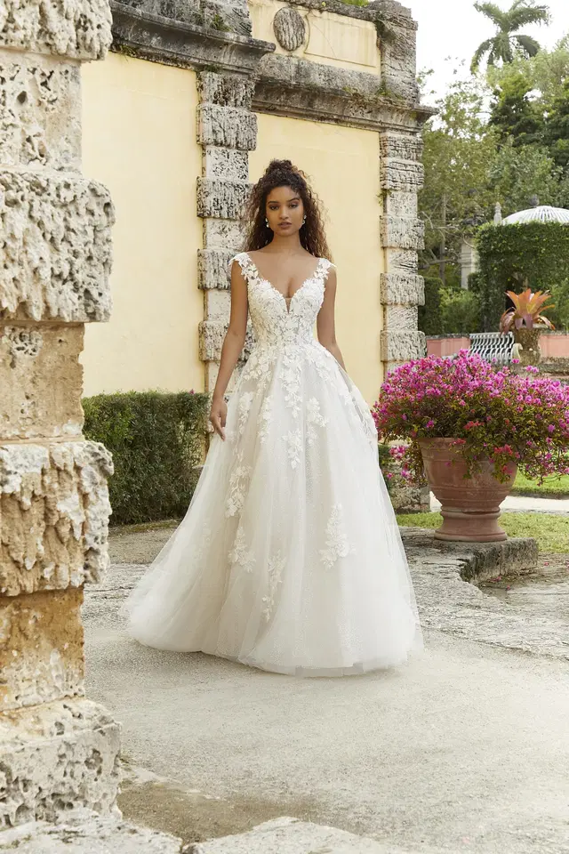 Fiorenza by Mori Lee: Ball Gown silhouette, V-neck neckline, cap sleeves, tulle