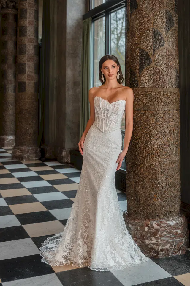 Antoinette by Diane Legrand: A-Line silhouette, V-neck neckline, lace