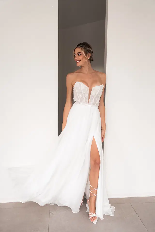 Hailey Hazel Chiffon by Fan Xia: Straight silhouette, deep V-neck neckline, chiffon