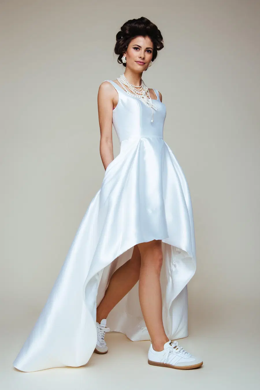 Tiffy by KUESS die BRAUT: A-Line silhouette, square neckline, satin