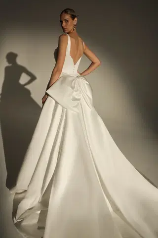 LE173 by Casablanca Bridal - view 4 of 5