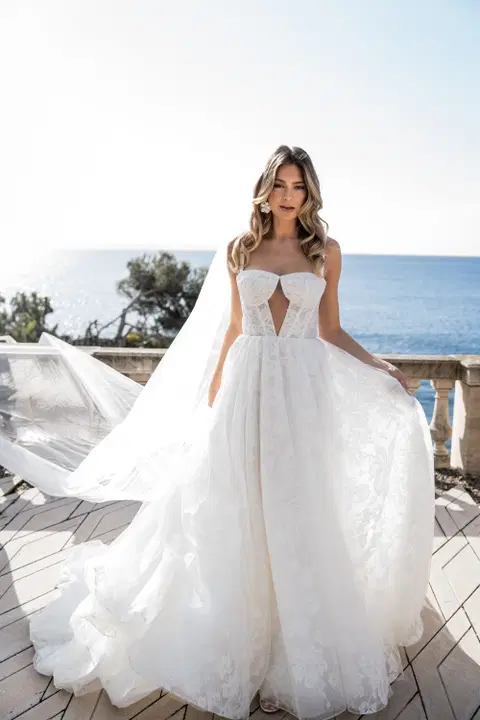 Kayla wedding dress by Fan Xia, A-line, tulle