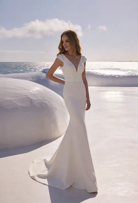 G0014 Lucia wedding dress by Galvan Sposa, fit & flare, crepe