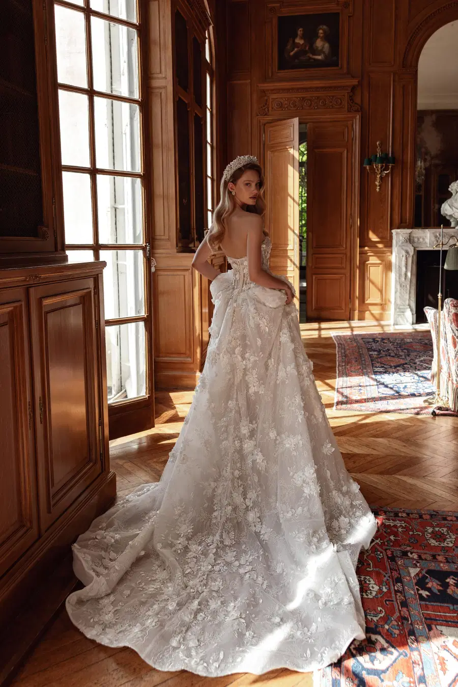 Victoria by Maks Mariano - view 7 of 7