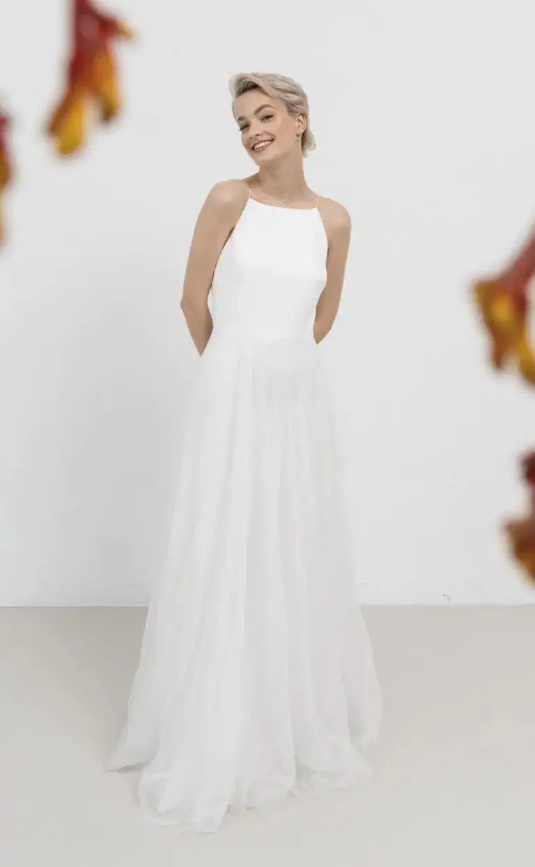 Roxanne by Kisui: A-Line silhouette, high / halter neckline, sleeveless, tulle