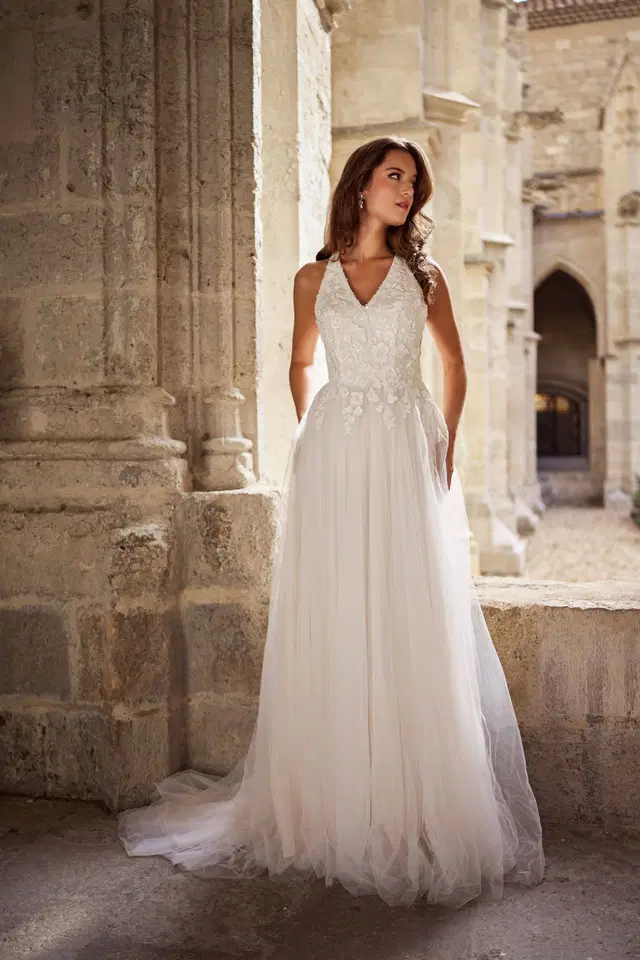 27608 by Très Chic: A-Line silhouette, V-neck neckline, sleeveless, tulle