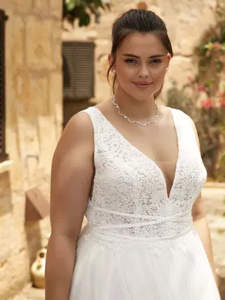 KEIRA c by Bianco Evento - view 3 of 4
