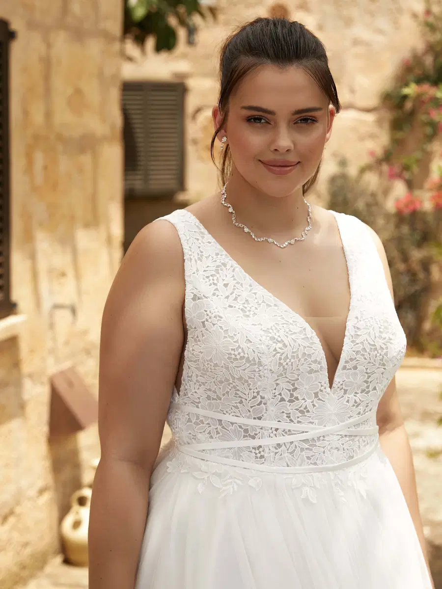 KEIRA c by Bianco Evento - view 3 of 4