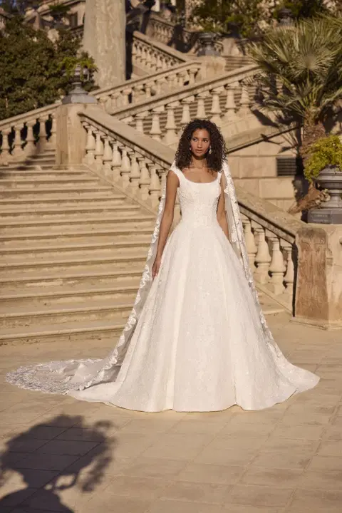 Hetti wedding dress by Veni Infantino, ball gown, lace