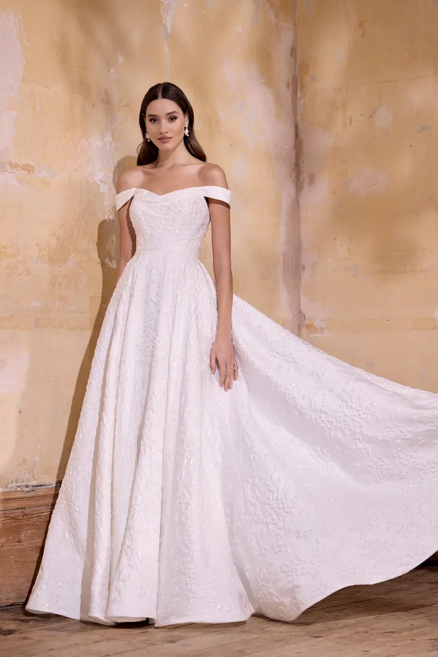 Lara by Josephine Scott: A-Line silhouette, sweetheart neckline, sleeveless, silk