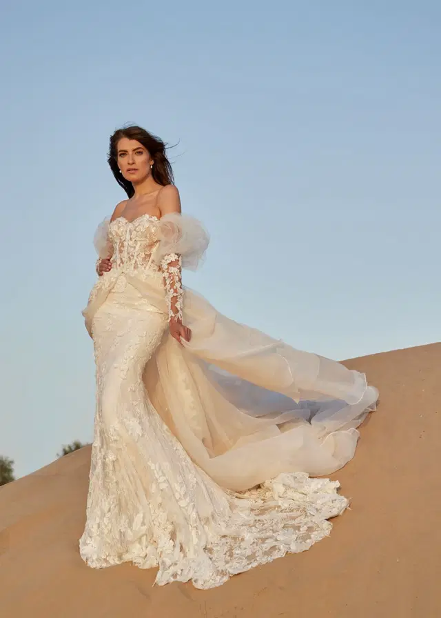 TEA ROSE by Dando London: Trumpet silhouette, sweetheart neckline, long sleeves, lace