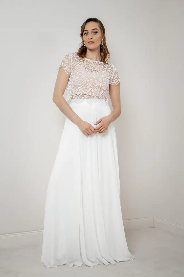 Top Corie Rosé by noni Selected: Two-Piece silhouette, sweetheart neckline, sleeveless, jersey